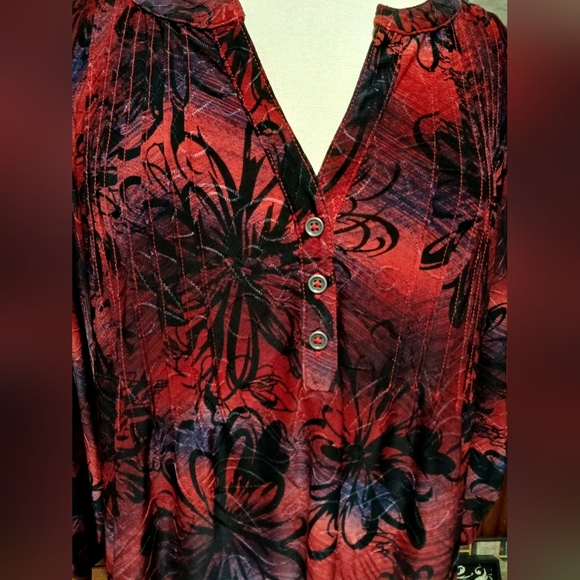 NOTATIONS Floral Embossed Pleated Blouse 2X - Picture 2 of 5